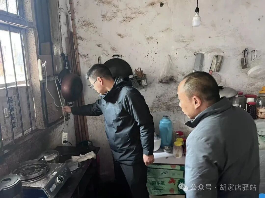 集益镇开展消防敲门行动及九小场所消防安全排查工作