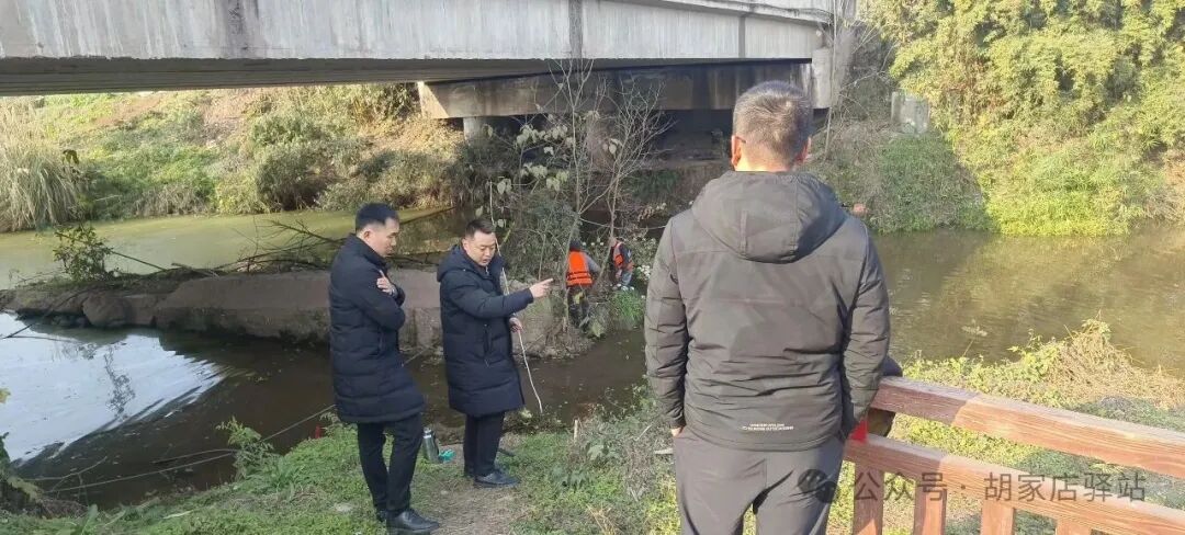 集益镇巡查赛功河道水质和卫生情况